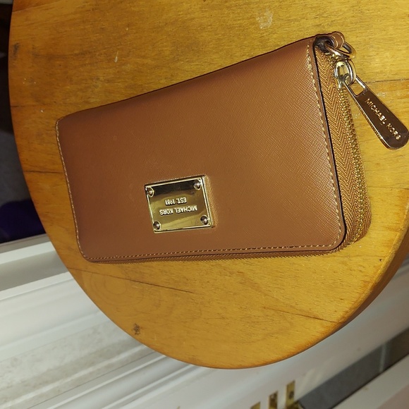 Michael Kors Wallet - Picture 7 of 9